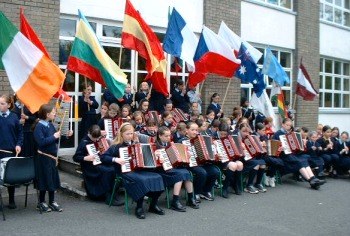 Pupils of Scoil Bhride Naofa provide music at the Ceremony